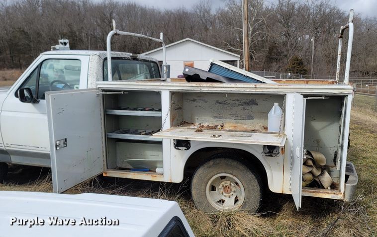 image for item MH9754 1992 Ford F150  utility bed pickup truck