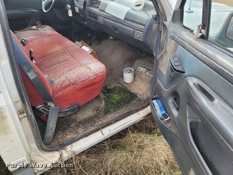 image for item MH9754 1992 Ford F150  utility bed pickup truck