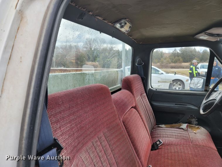 image for item MH9754 1992 Ford F150  utility bed pickup truck