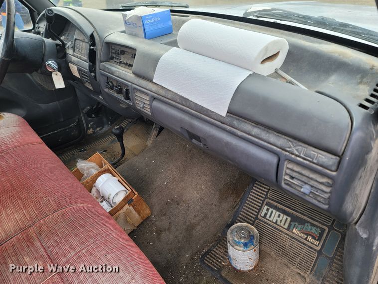 image for item MH9754 1992 Ford F150  utility bed pickup truck