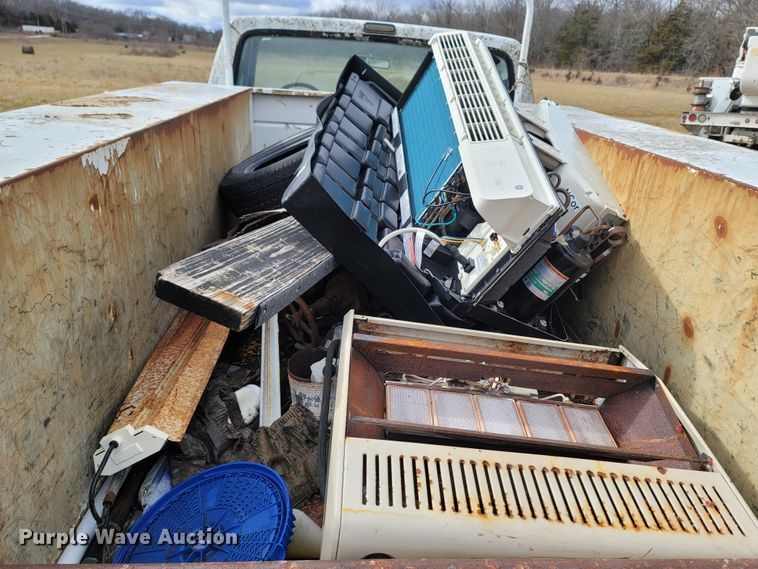 image for item MH9754 1992 Ford F150  utility bed pickup truck