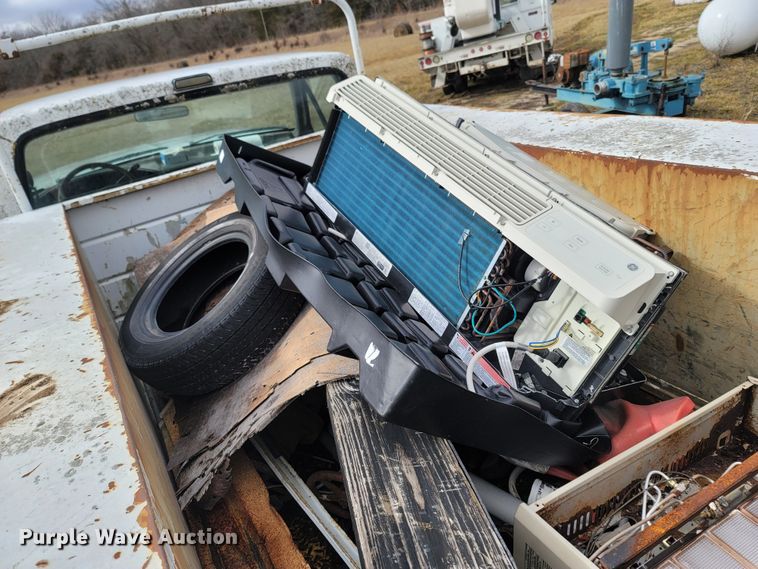 image for item MH9754 1992 Ford F150  utility bed pickup truck