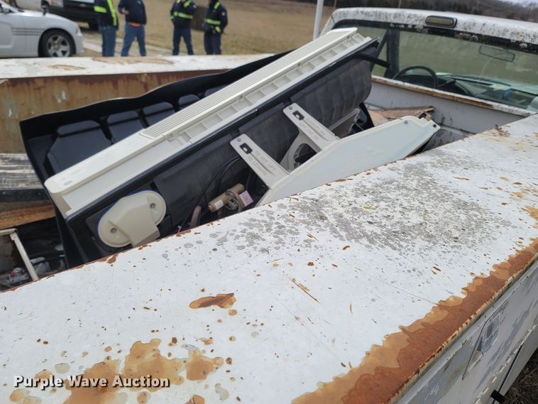 image for item MH9754 1992 Ford F150  utility bed pickup truck