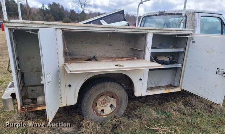 image for item MH9754 1992 Ford F150  utility bed pickup truck