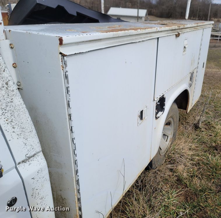 image for item MH9754 1992 Ford F150  utility bed pickup truck