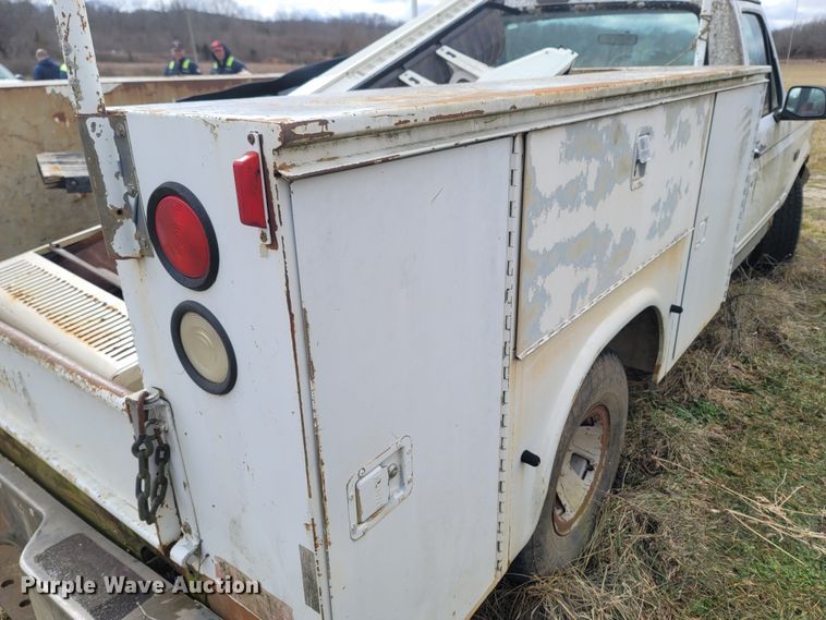 image for item MH9754 1992 Ford F150  utility bed pickup truck