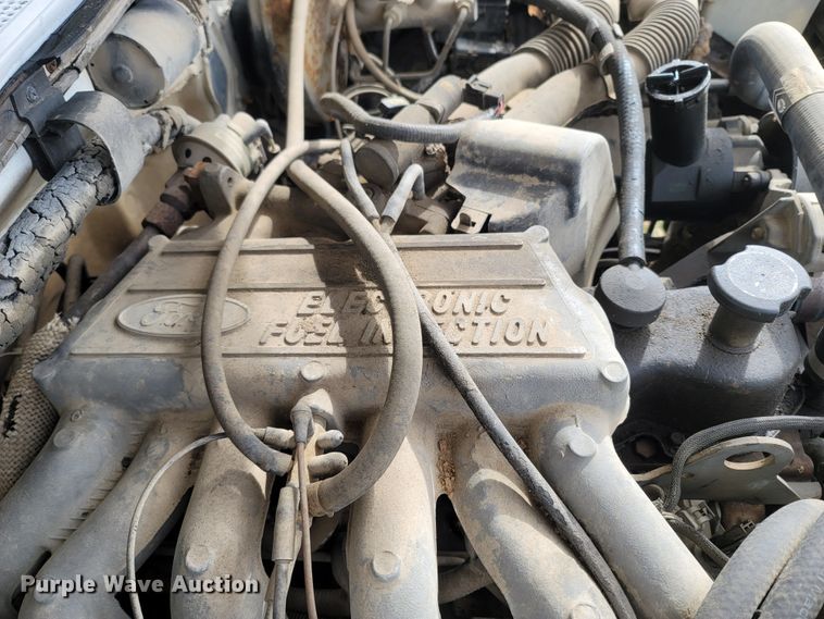 image for item MH9754 1992 Ford F150  utility bed pickup truck