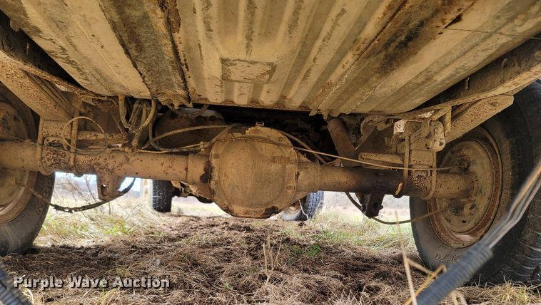 image for item MH9754 1992 Ford F150  utility bed pickup truck