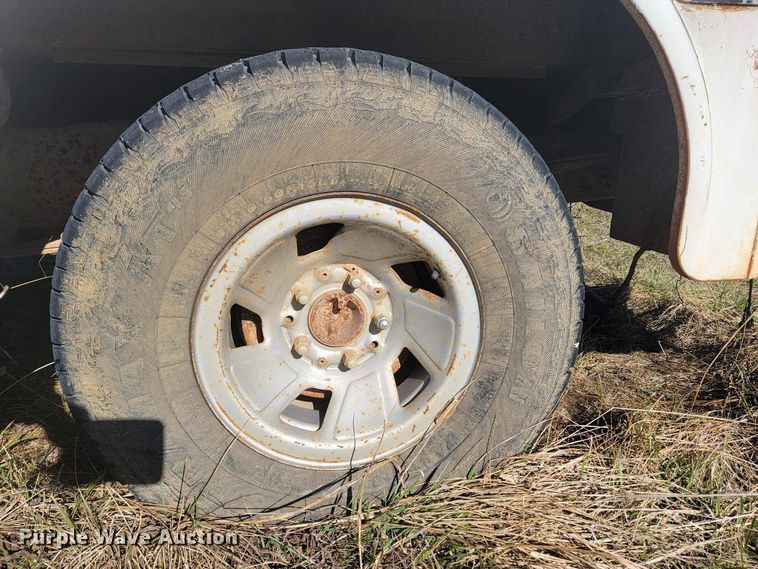 image for item MH9754 1992 Ford F150  utility bed pickup truck