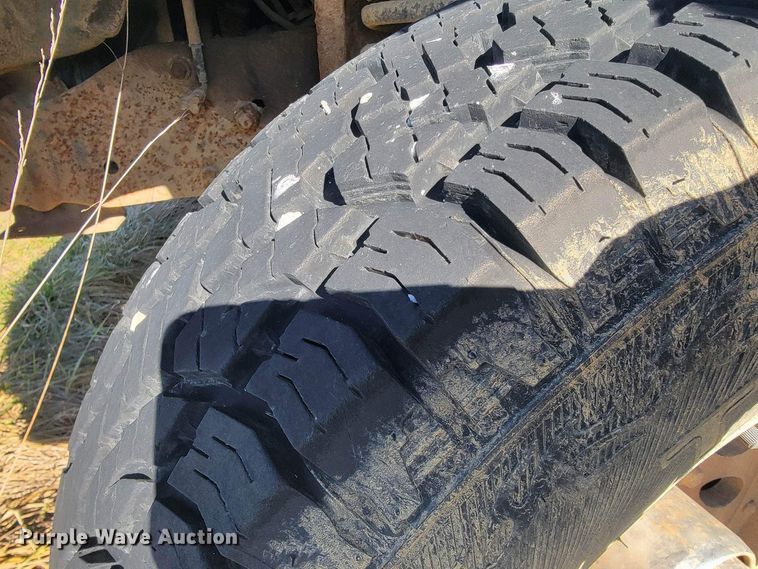 image for item MH9754 1992 Ford F150  utility bed pickup truck