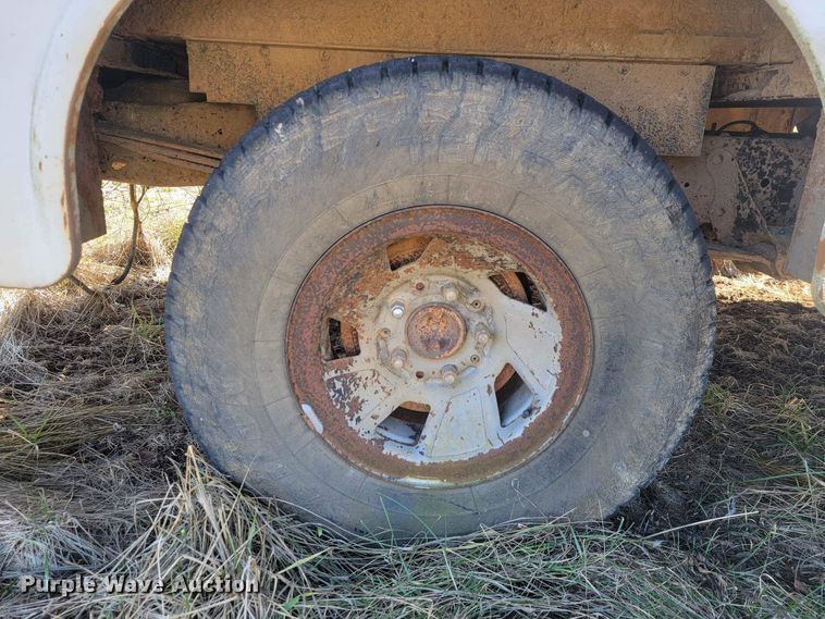 image for item MH9754 1992 Ford F150  utility bed pickup truck