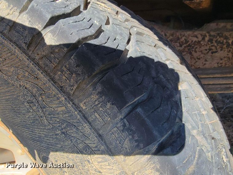 image for item MH9754 1992 Ford F150  utility bed pickup truck