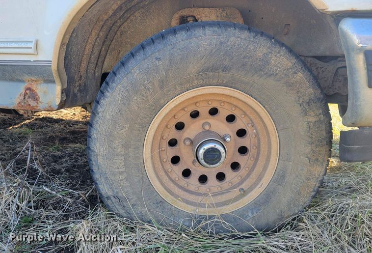 image for item MH9754 1992 Ford F150  utility bed pickup truck