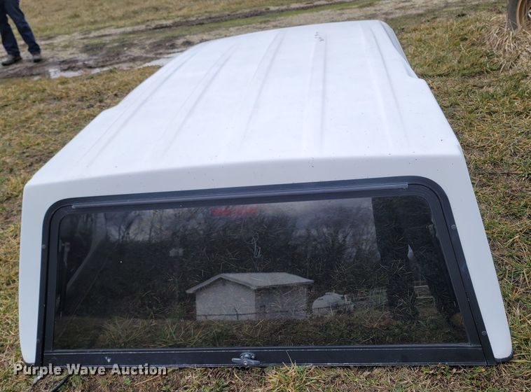 image for item MH9755 Fiberglass truck topper