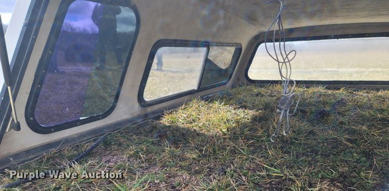 image for item MH9755 Fiberglass truck topper