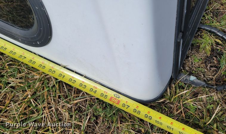 image for item MH9755 Fiberglass truck topper