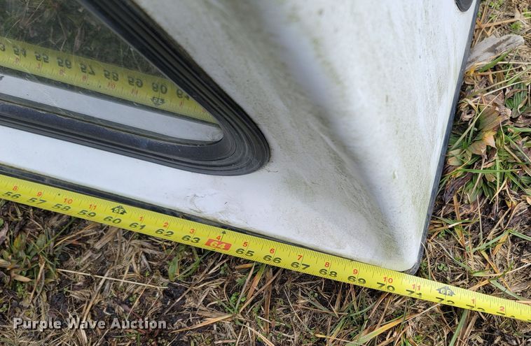 image for item MH9755 Fiberglass truck topper