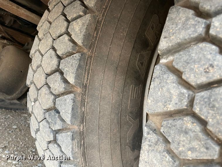 image for item MI9593 1989 Ford F600  bucket truck