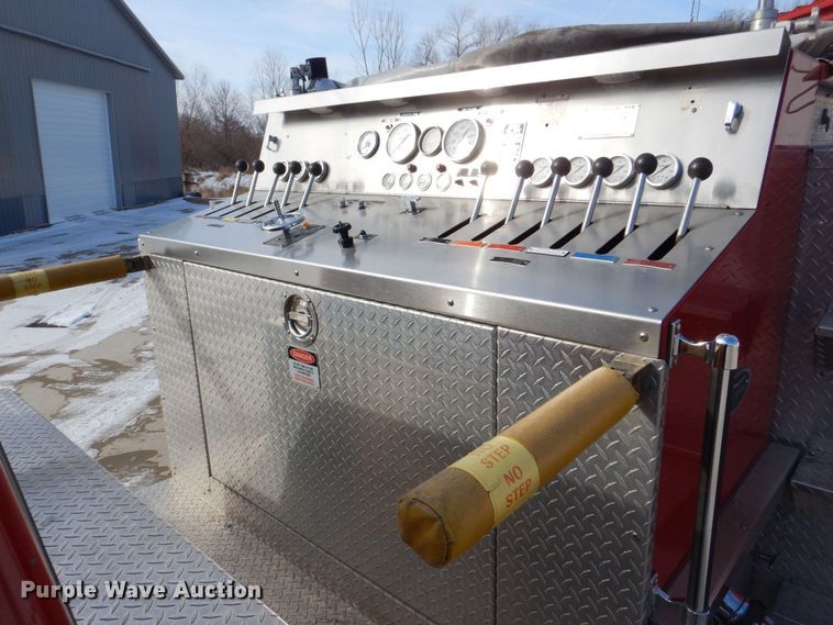 image for item MJ9971 1992 Ford F800  fire truck