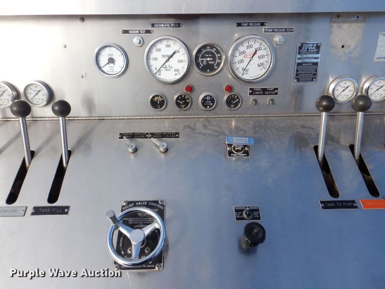 image for item MJ9971 1992 Ford F800  fire truck