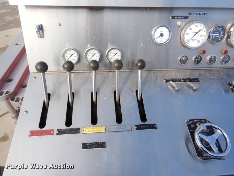 image for item MJ9971 1992 Ford F800  fire truck