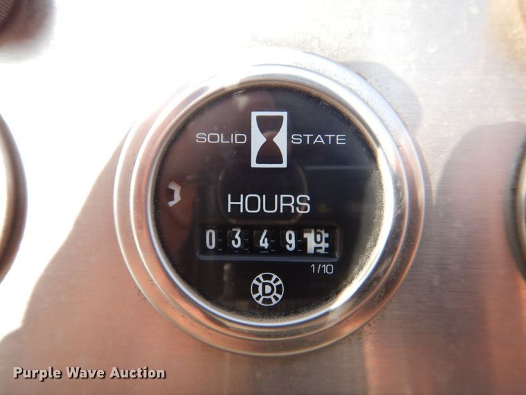 image for item MJ9971 1992 Ford F800  fire truck