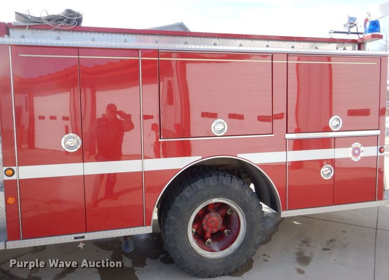 image for item MJ9971 1992 Ford F800  fire truck