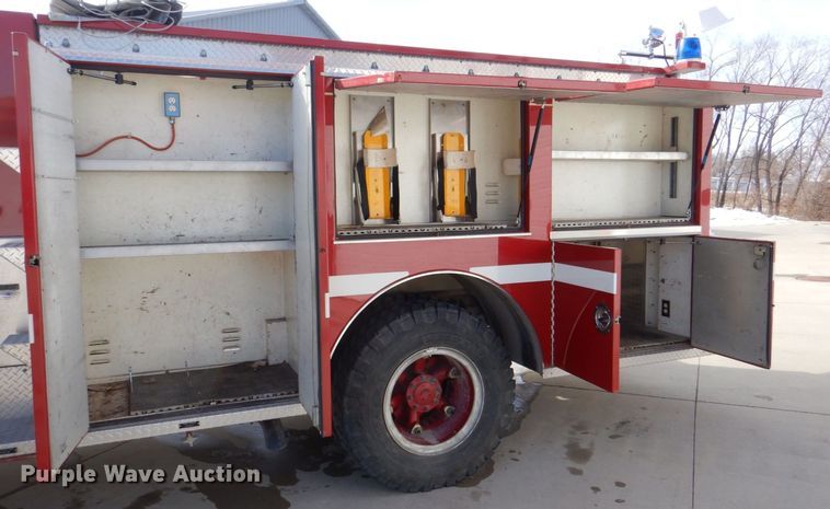 image for item MJ9971 1992 Ford F800  fire truck