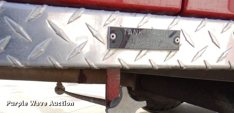 image for item MJ9971 1992 Ford F800  fire truck