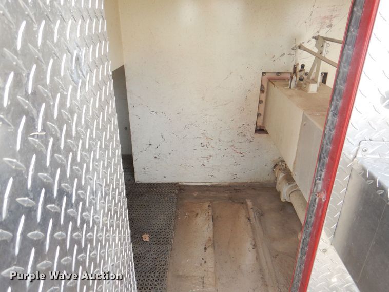 image for item MJ9971 1992 Ford F800  fire truck