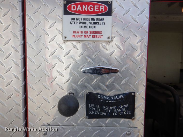 image for item MJ9971 1992 Ford F800  fire truck