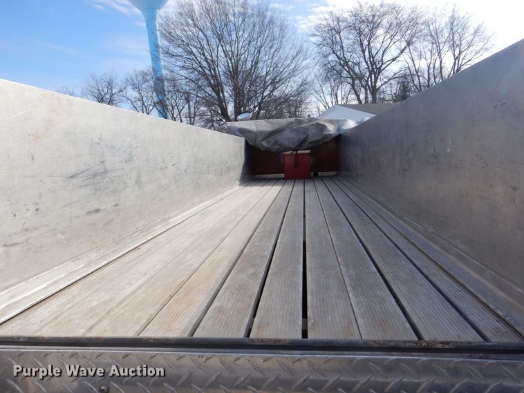 image for item MJ9971 1992 Ford F800  fire truck