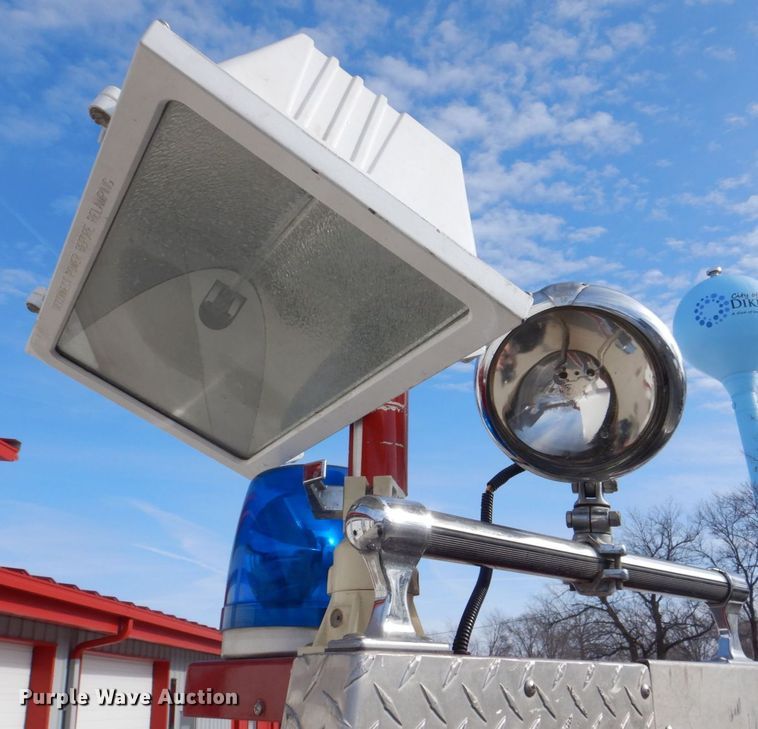 image for item MJ9971 1992 Ford F800  fire truck