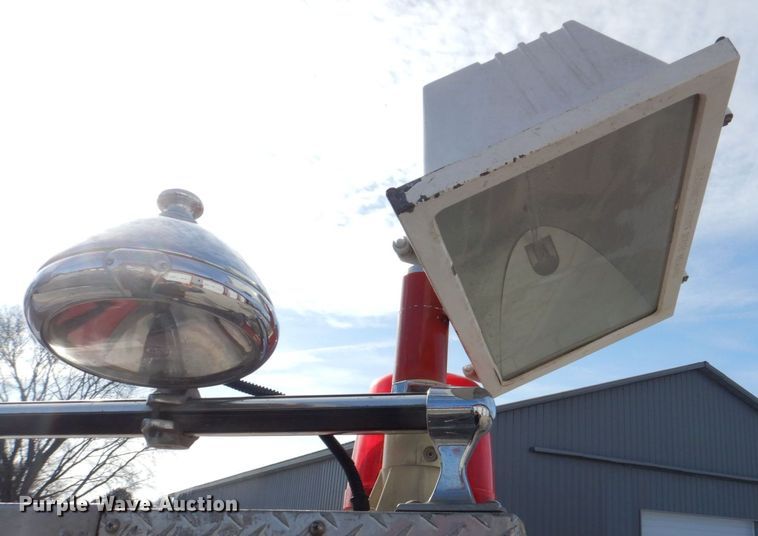 image for item MJ9971 1992 Ford F800  fire truck