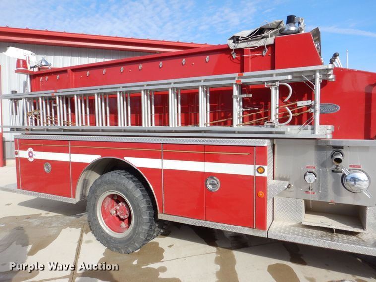image for item MJ9971 1992 Ford F800  fire truck
