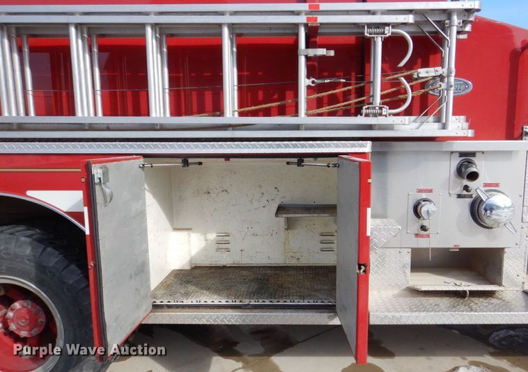 image for item MJ9971 1992 Ford F800  fire truck