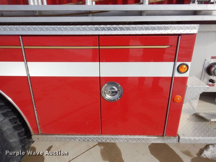 image for item MJ9971 1992 Ford F800  fire truck