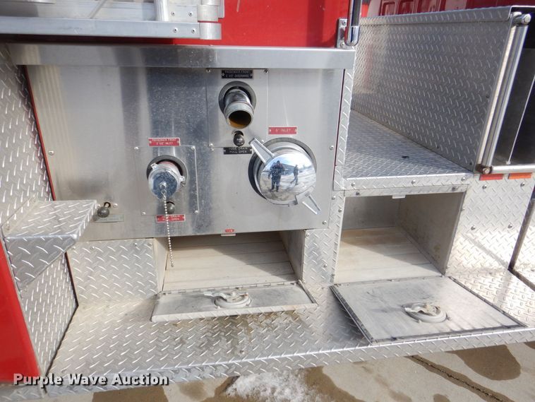 image for item MJ9971 1992 Ford F800  fire truck