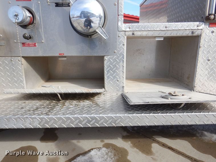 image for item MJ9971 1992 Ford F800  fire truck