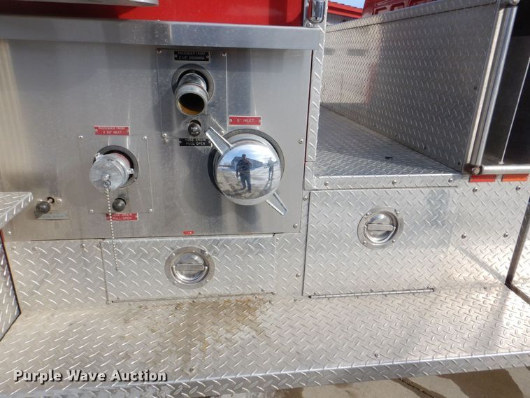 image for item MJ9971 1992 Ford F800  fire truck