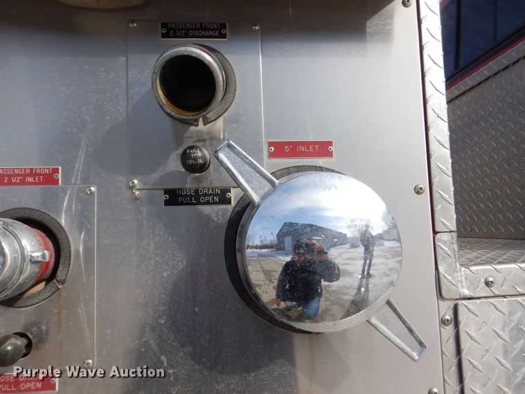 image for item MJ9971 1992 Ford F800  fire truck