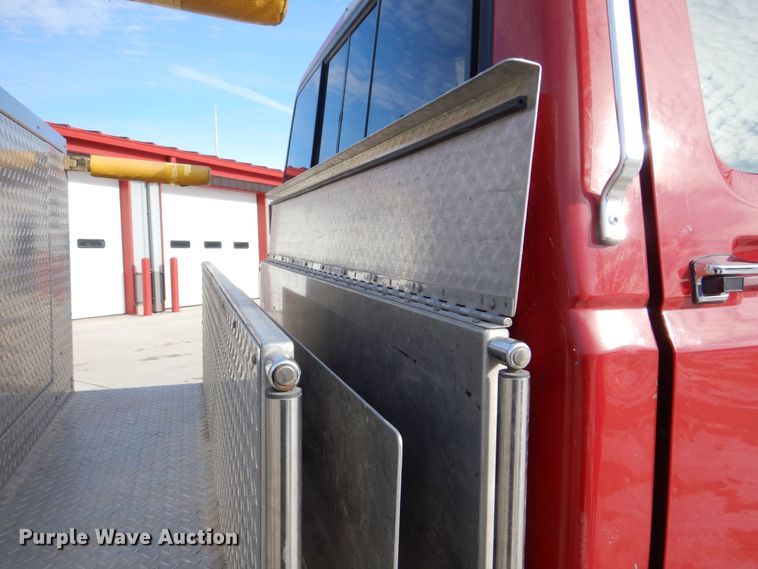 image for item MJ9971 1992 Ford F800  fire truck