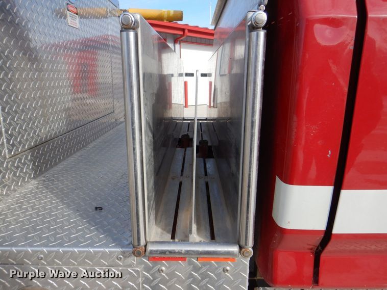 image for item MJ9971 1992 Ford F800  fire truck