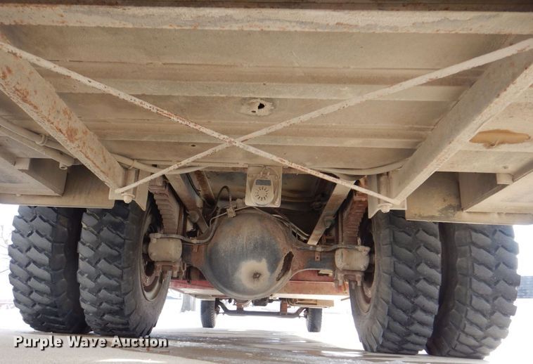 image for item MJ9971 1992 Ford F800  fire truck