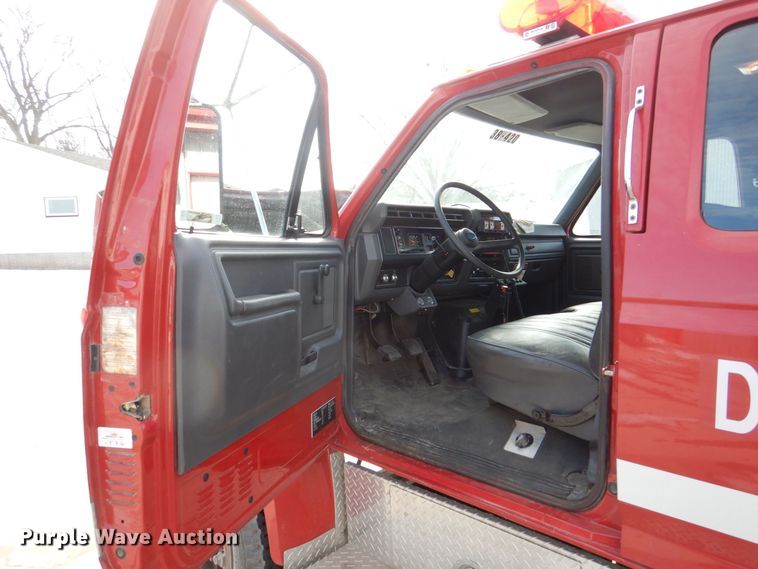 image for item MJ9971 1992 Ford F800  fire truck