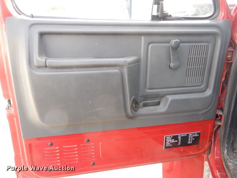 image for item MJ9971 1992 Ford F800  fire truck