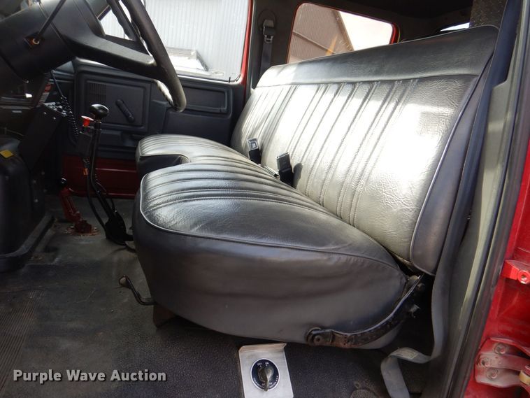 image for item MJ9971 1992 Ford F800  fire truck