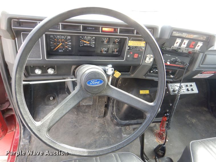 image for item MJ9971 1992 Ford F800  fire truck