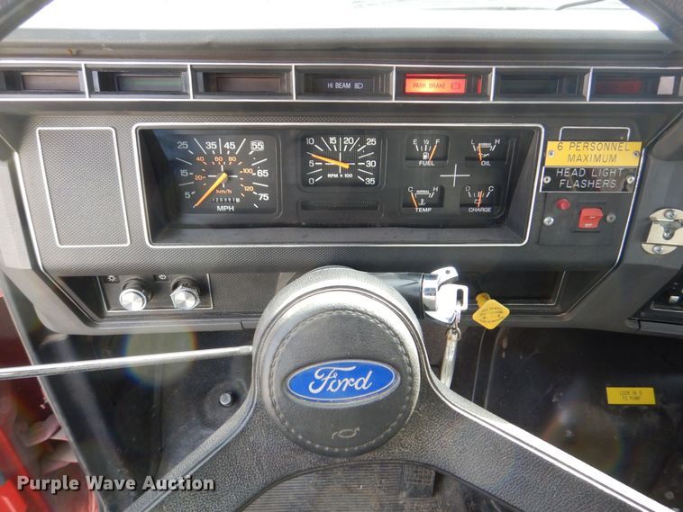 image for item MJ9971 1992 Ford F800  fire truck