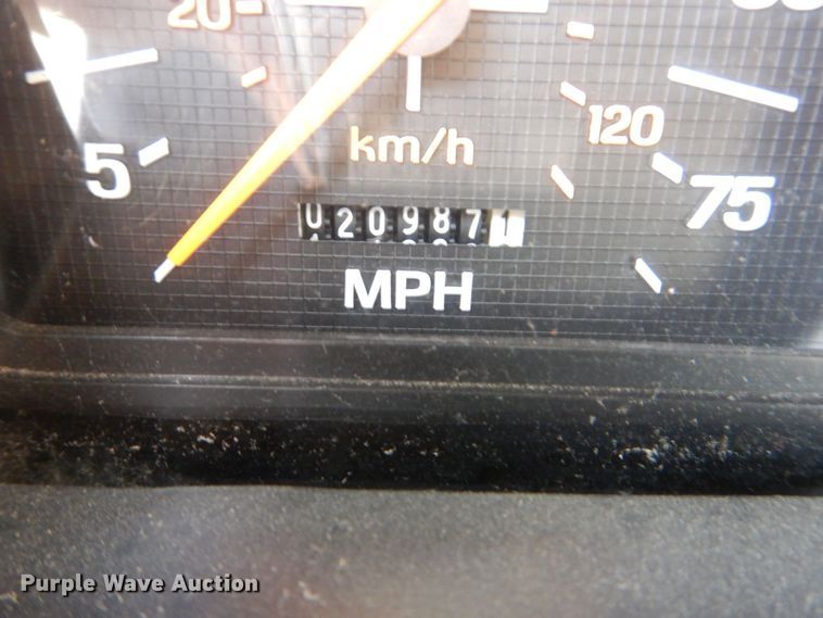 image for item MJ9971 1992 Ford F800  fire truck